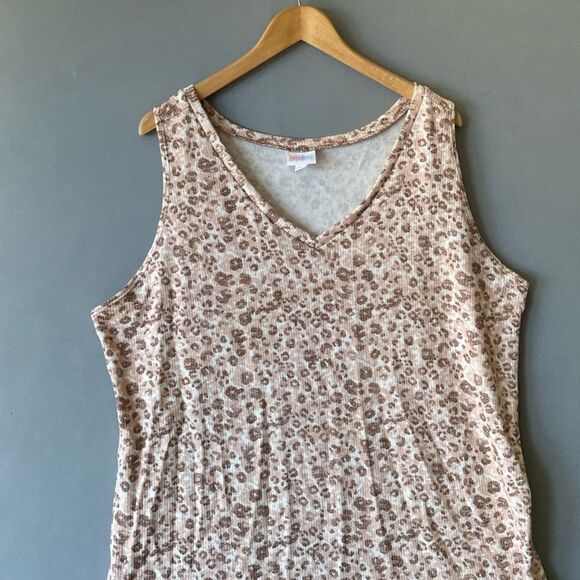 🎉5 for $45🎉Lularoe Sleeveless Top Blouse Shirt Size 3X - Picture 2 of 7